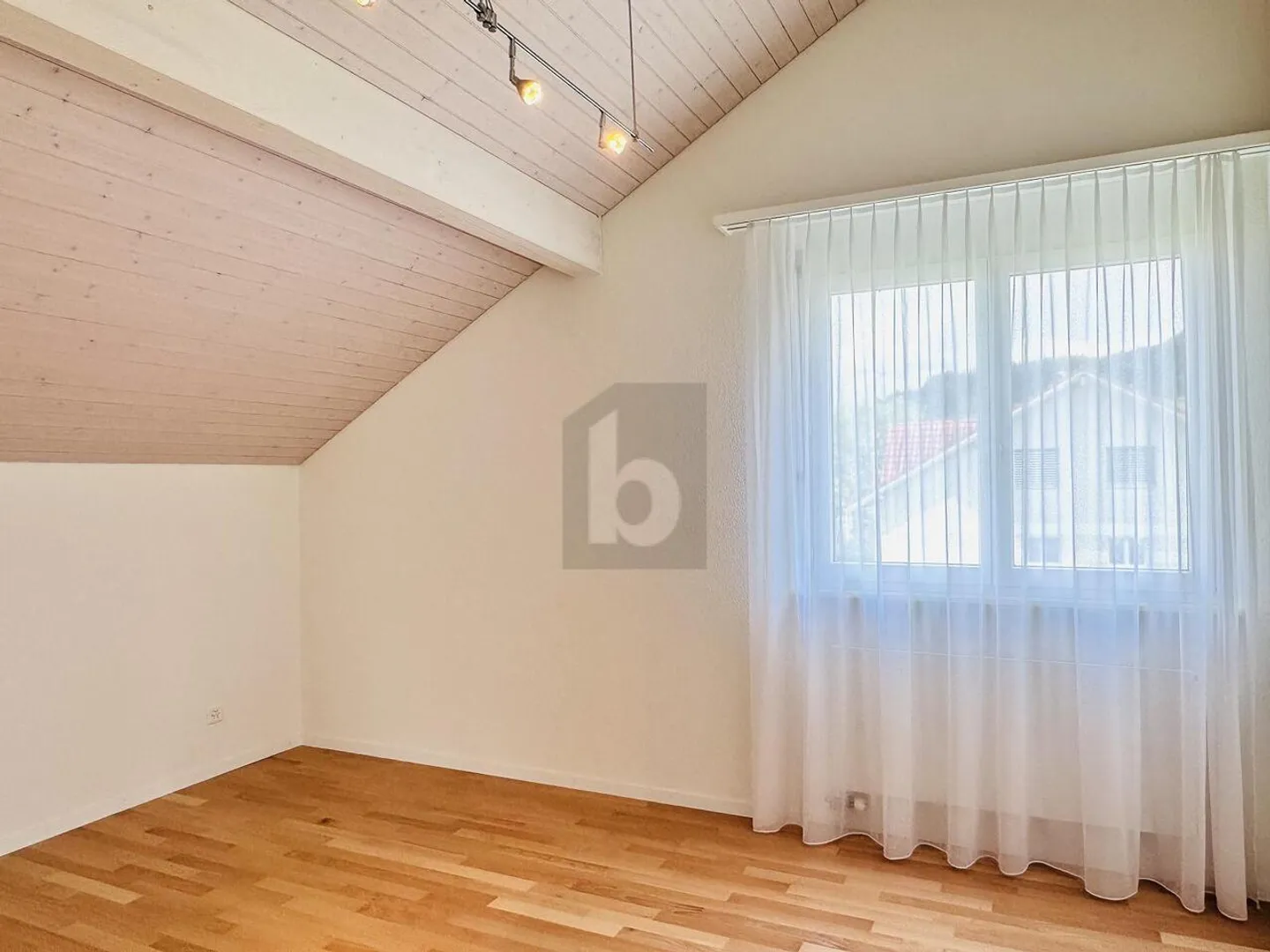 Geräumiges Penthouse in Kriens - Foto 5 von 6