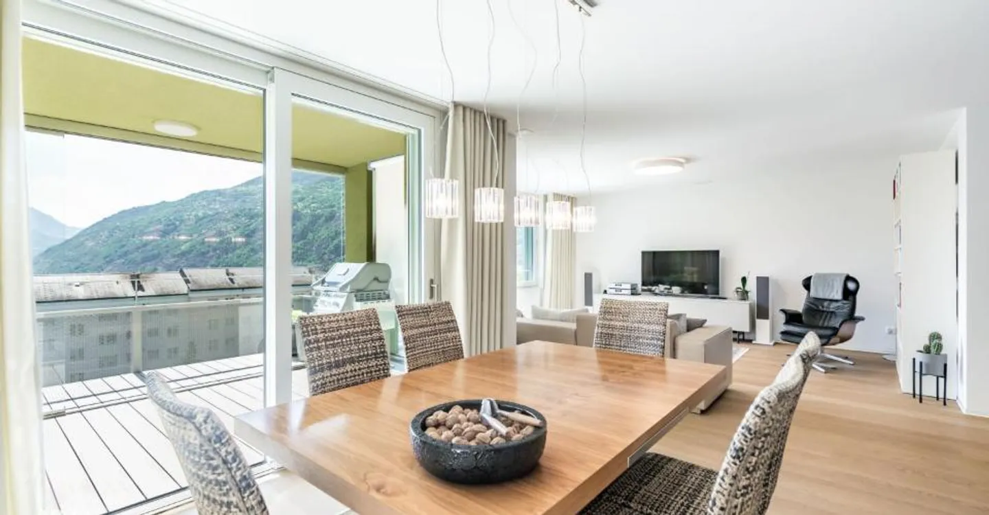 Appartement en attique spacieux avec vue panoramique sur Brig - Photo 1 sur 12