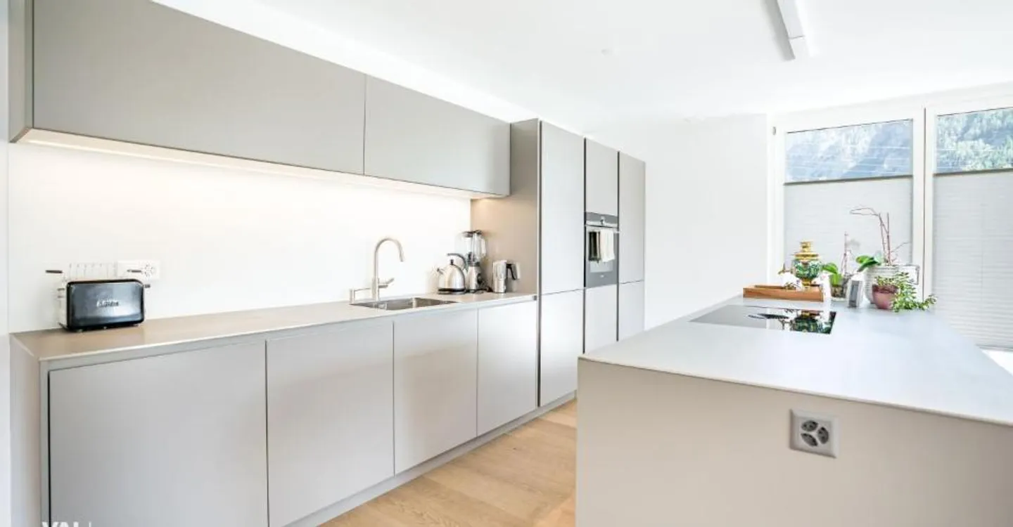 Appartement en attique spacieux avec vue panoramique sur Brig - Photo 3 sur 12