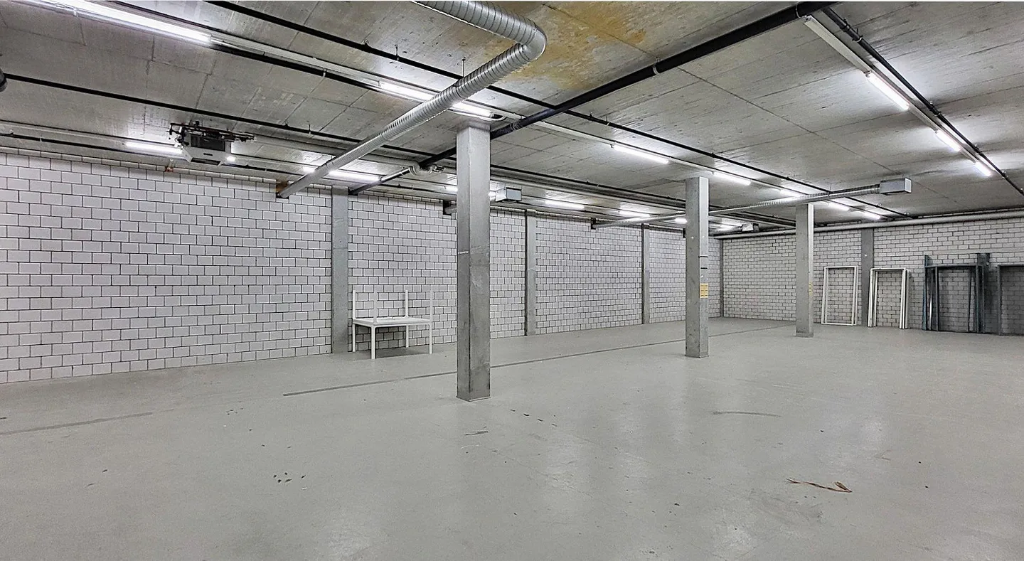 Stockage élevé avec bonne accessibilité - 365 m2! - Photo 1 sur 5
