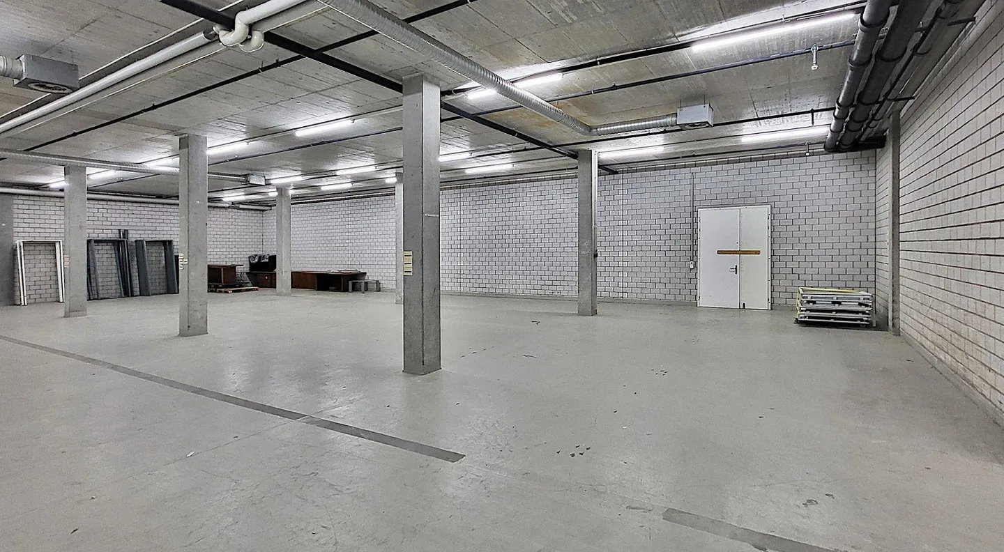Stockage élevé avec bonne accessibilité - 365 m2! - Photo 2 sur 5