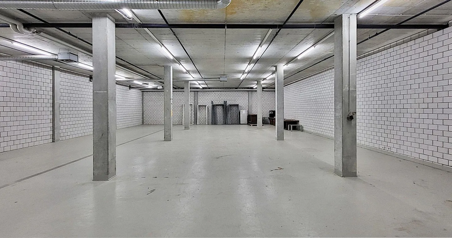 Stockage élevé avec bonne accessibilité - 365 m2! - Photo 3 sur 5