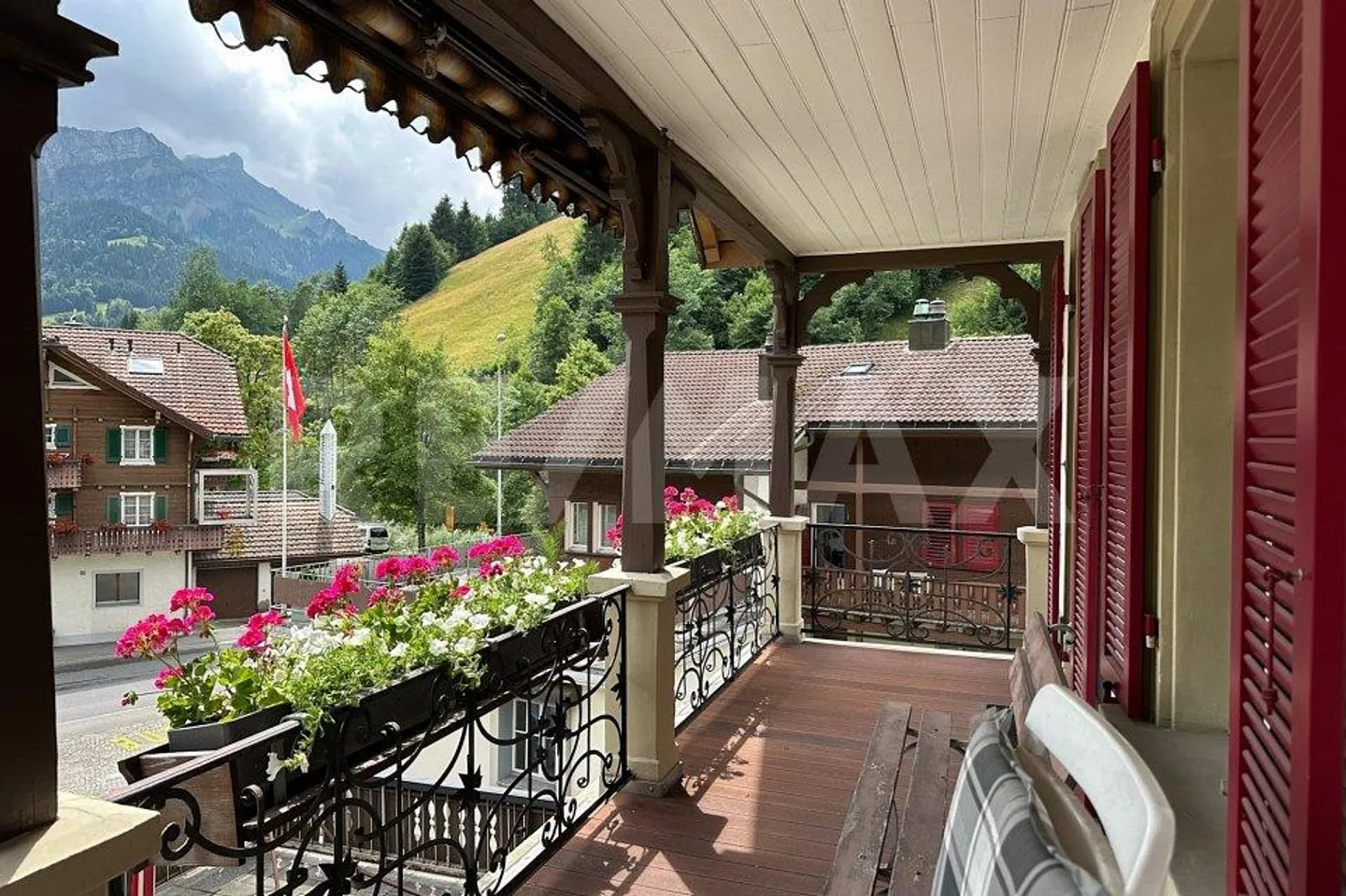 Attractive residential and commercial property in a central location - Photo 9 of 13