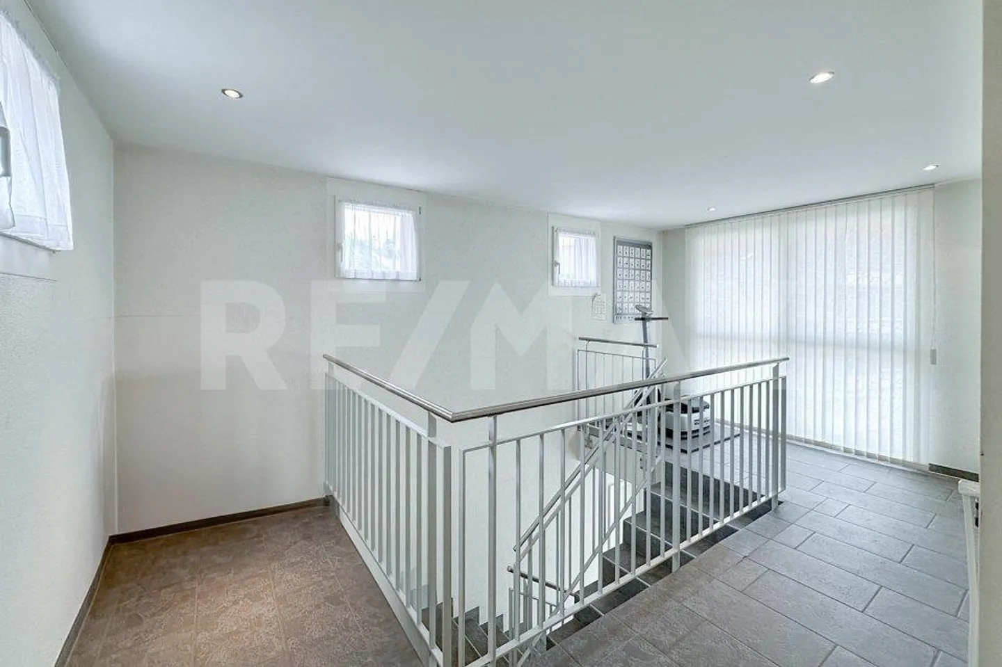 Attractive residential and commercial property in a central location - Photo 12 of 13