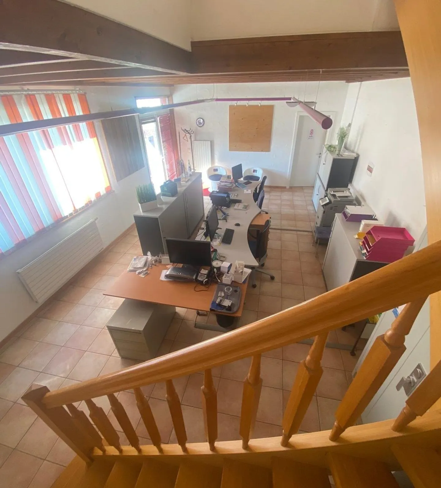 OFFICE/SHOWROOM 105m2 on 2 floors - 2,390.- per month / utilities included - Photo 3 of 12