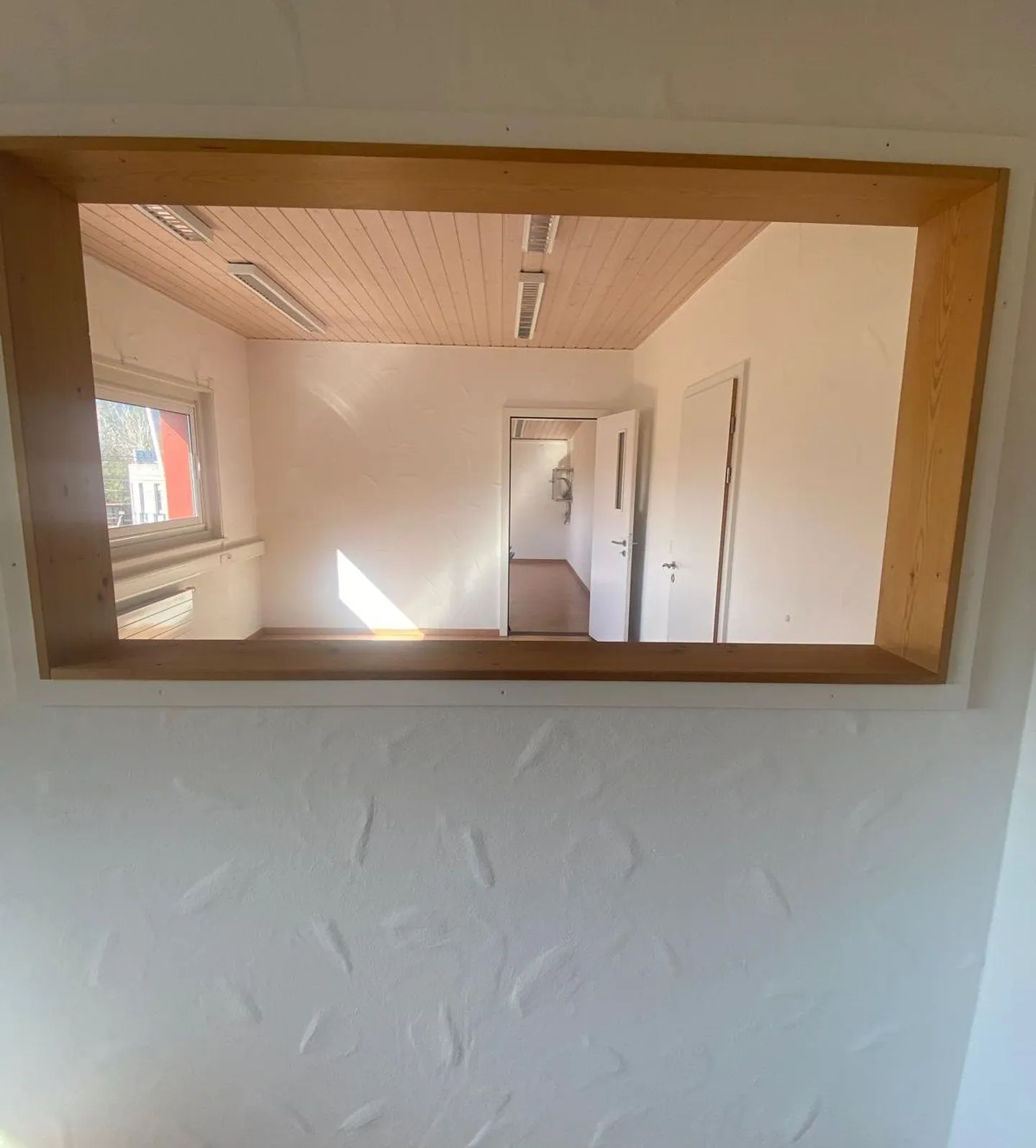 OFFICE/SHOWROOM 105m2 on 2 floors - 2,390.- per month / utilities included - Photo 5 of 12