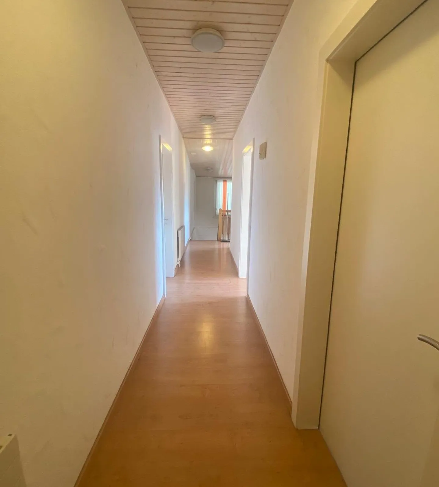 OFFICE/SHOWROOM 105m2 on 2 floors - 2,390.- per month / utilities included - Photo 10 of 12