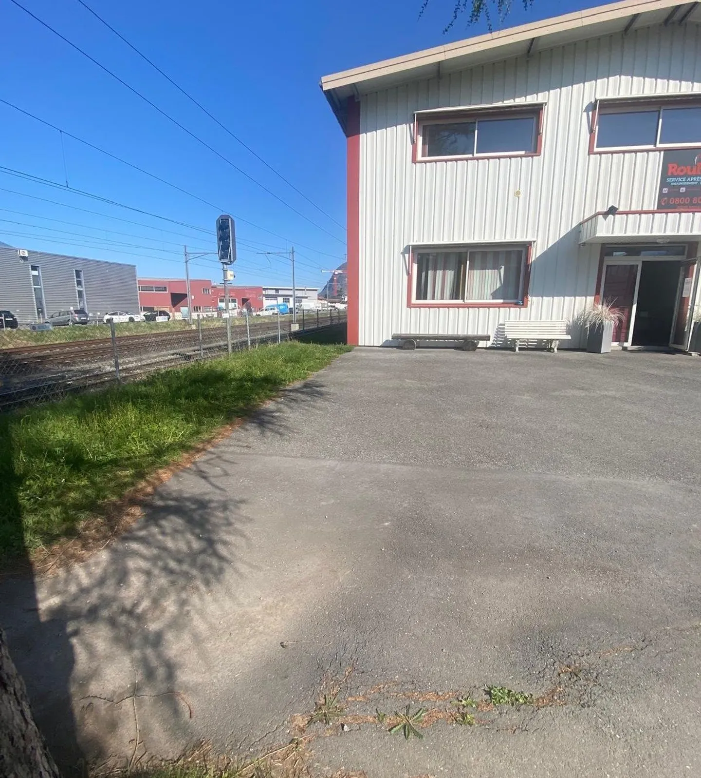 OFFICE/SHOWROOM 105m2 on 2 floors - 2,390.- per month / utilities included - Photo 12 of 12