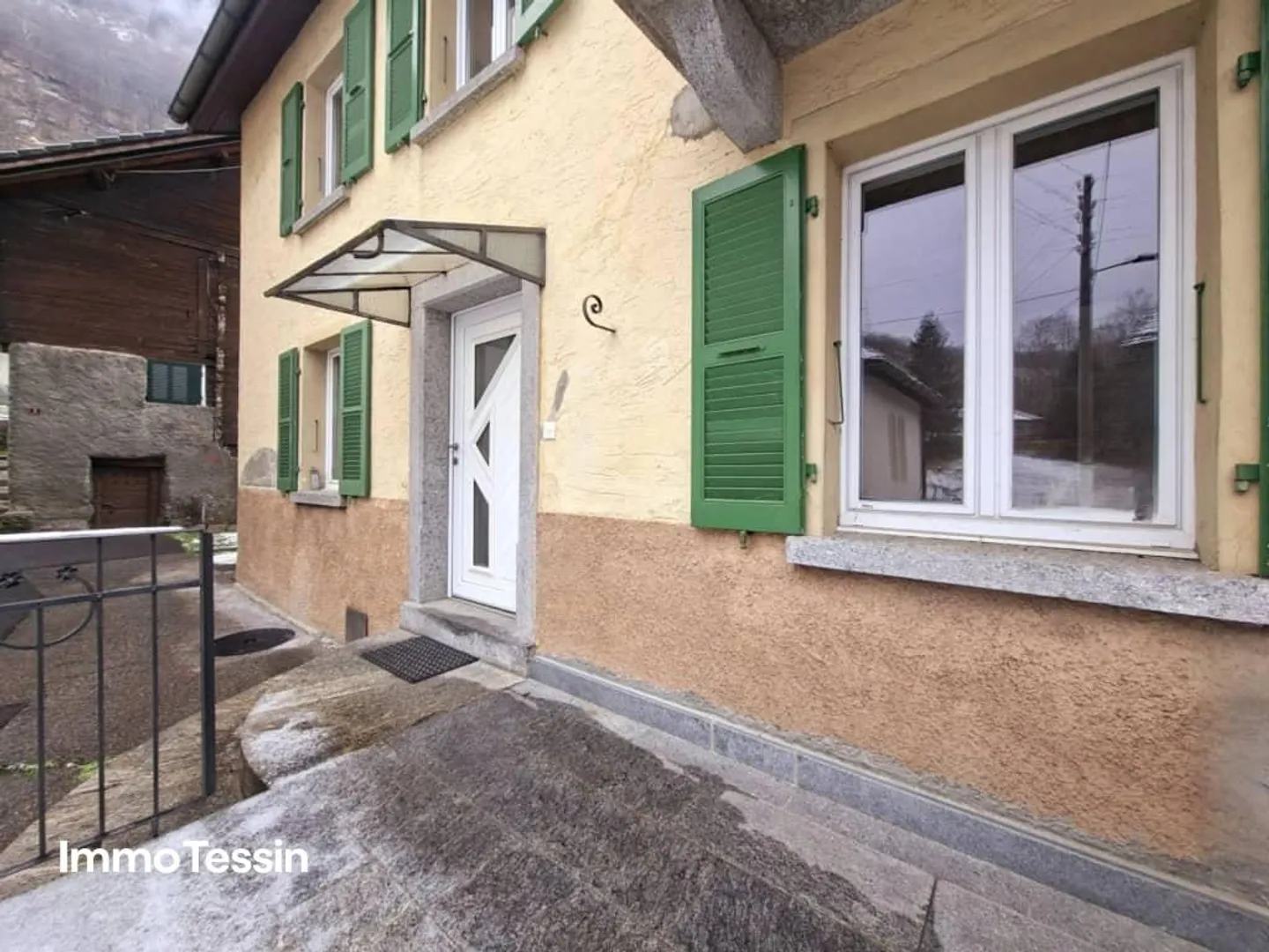 Grosszügiges & komplett renoviertes Haus mit 7 Schlafzimmern an ruh... - Foto 2 von 13