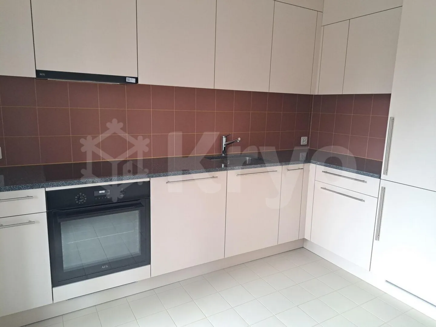 RENOVATED APARTMENT WITH BALCONY AND ELEVATOR - Photo 2 of 12