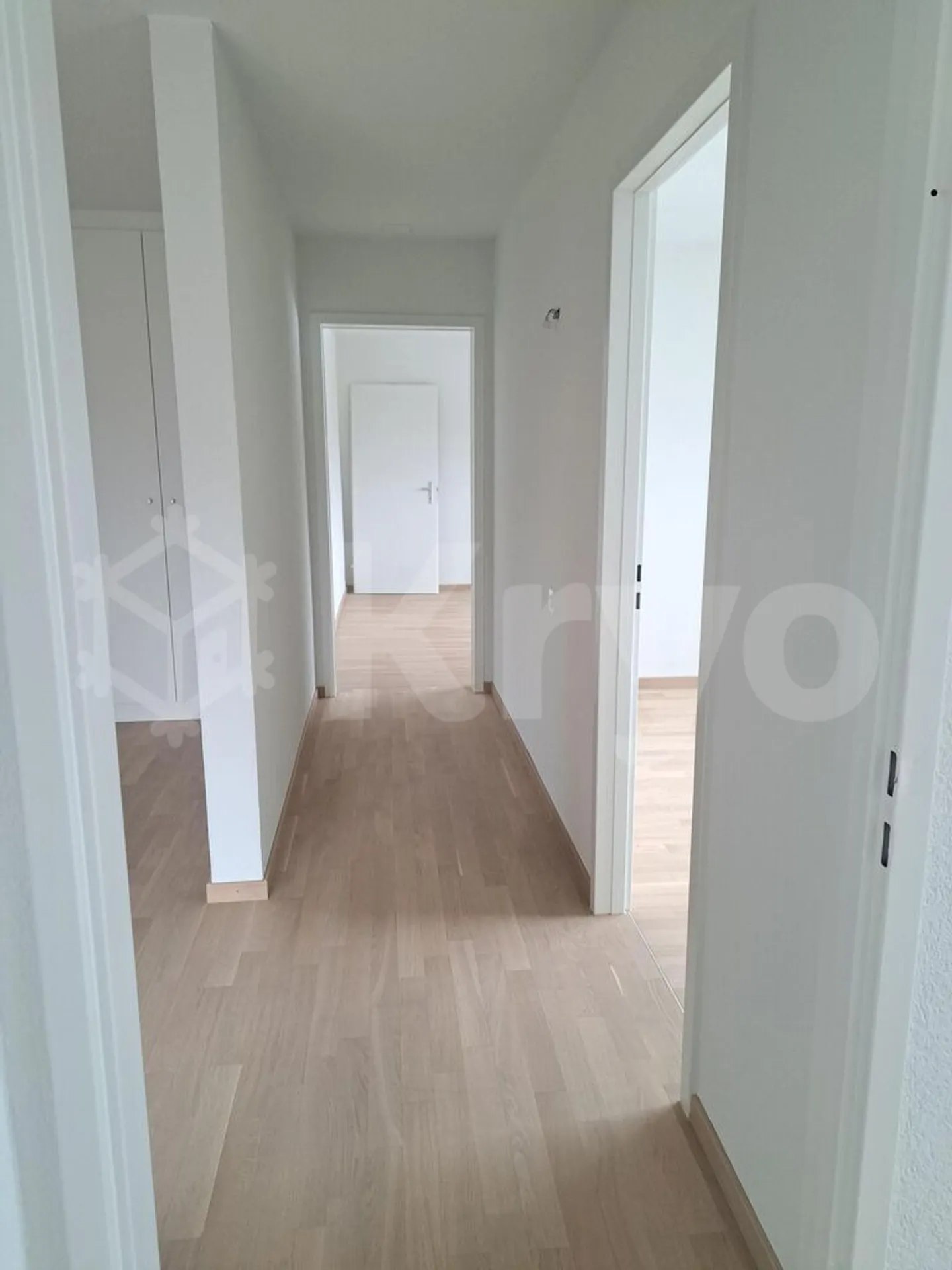 RENOVATED APARTMENT WITH BALCONY AND ELEVATOR - Photo 9 of 12