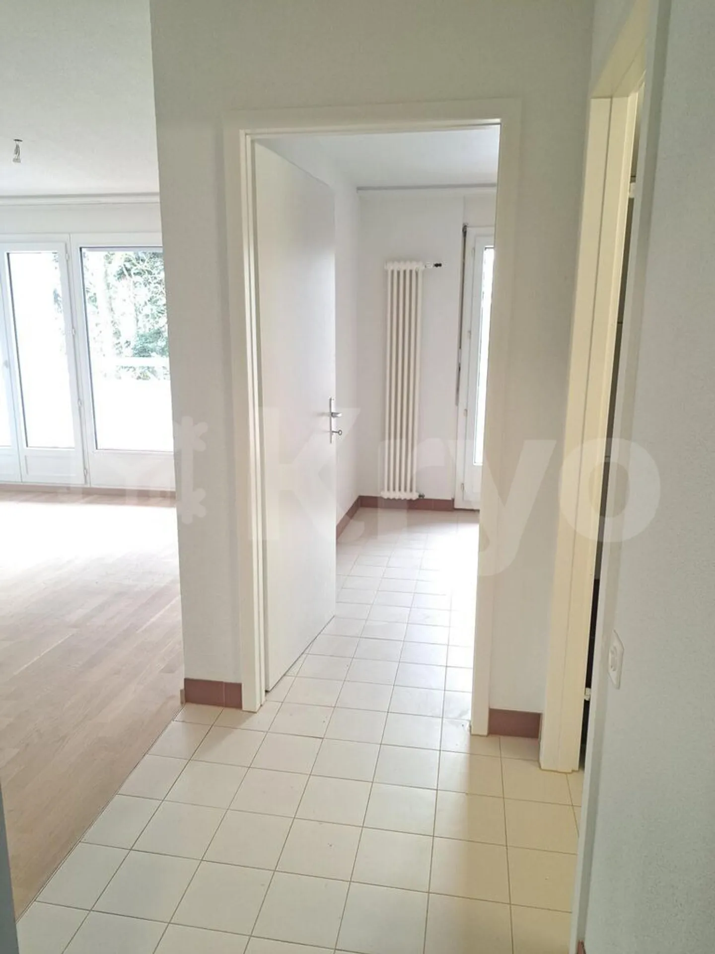 RENOVATED APARTMENT WITH BALCONY AND ELEVATOR - Photo 10 of 12