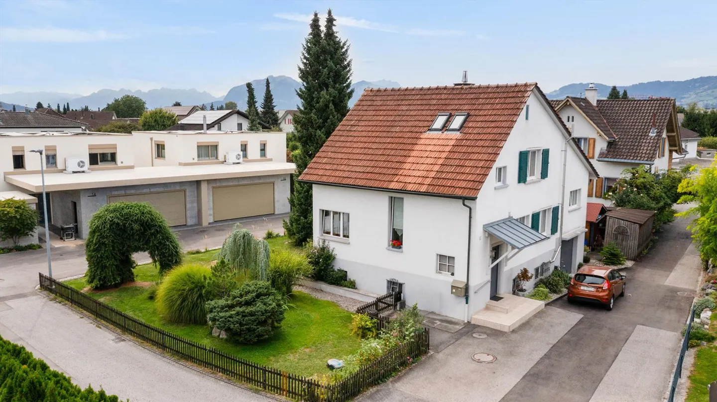 Charmantes Freistehendes Haus mit Garten - Foto 1 von 22