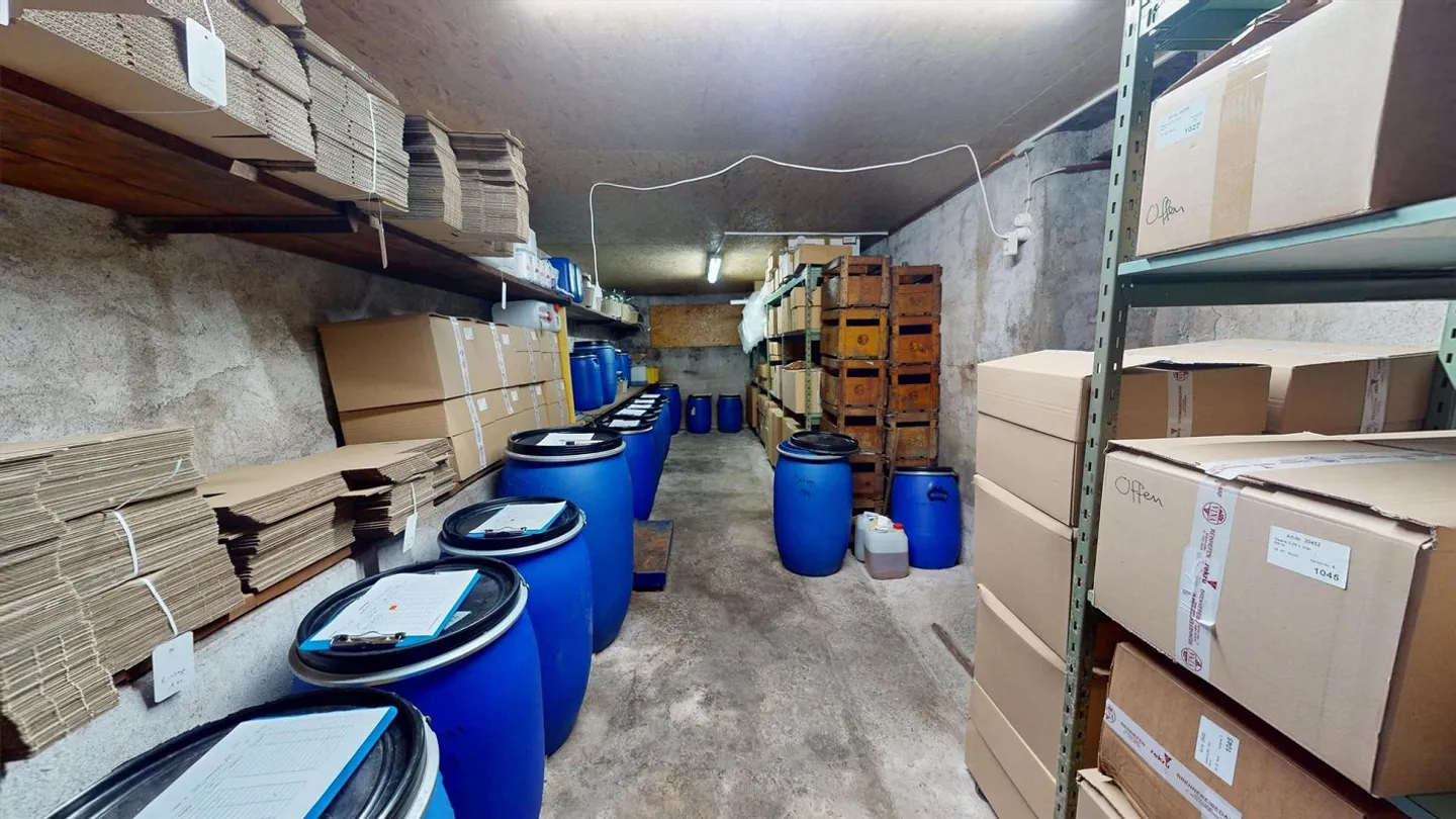 Propriété commerciale avec distillerie entièrement équipée et potentiel d'extension - Photo 8 sur 13