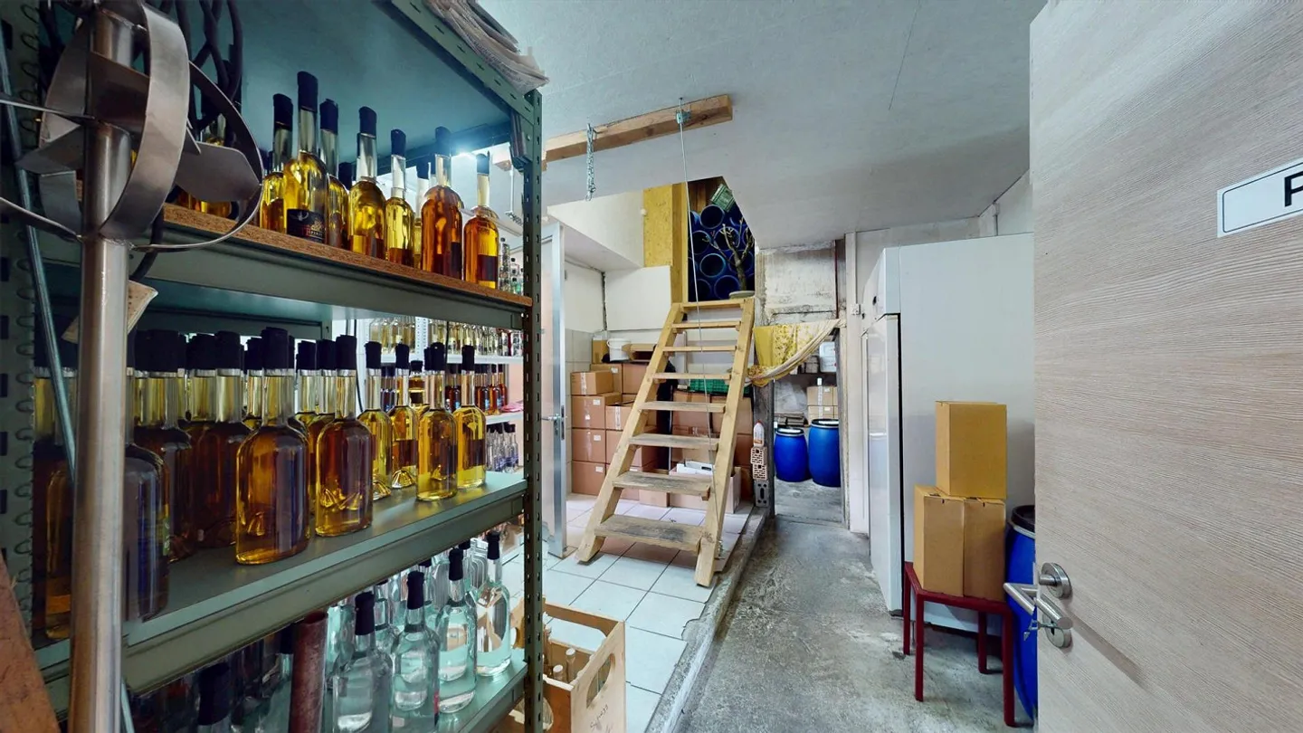 Propriété commerciale avec distillerie entièrement équipée et potentiel d'extension - Photo 9 sur 13