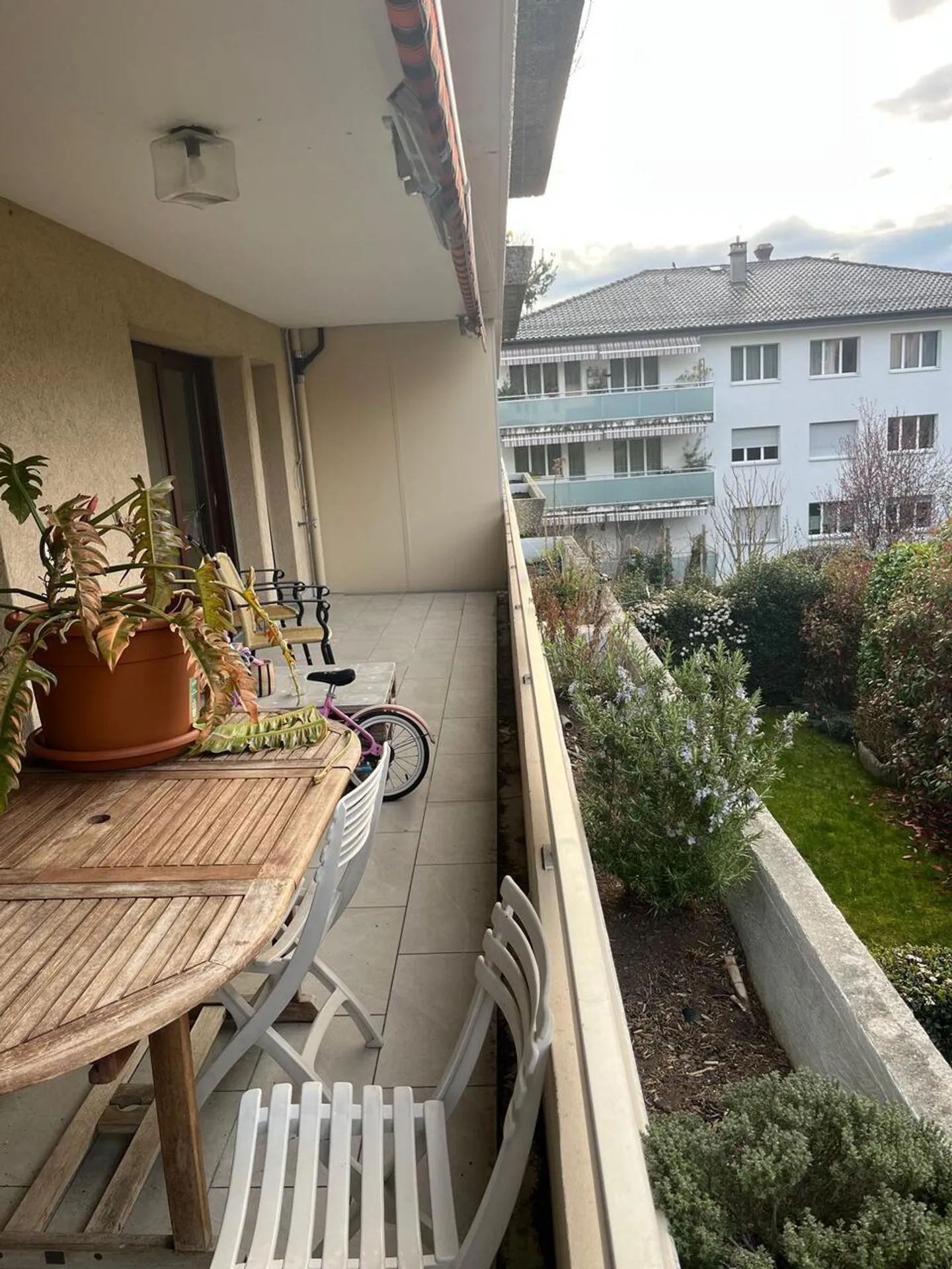 Spacious 5-room apartment in Pully - Photo 9 of 10