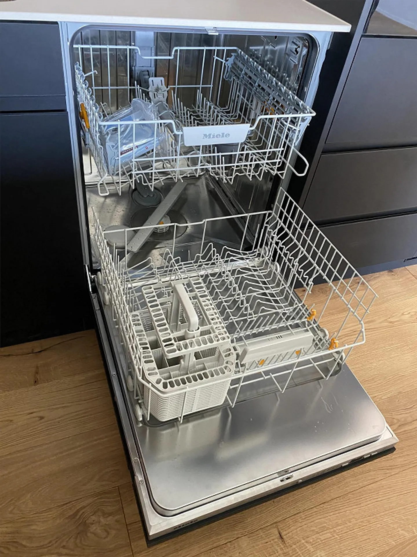 Quiet and modern 4.5-room apartment with panoramic view & south balcony - Photo 9 of 19