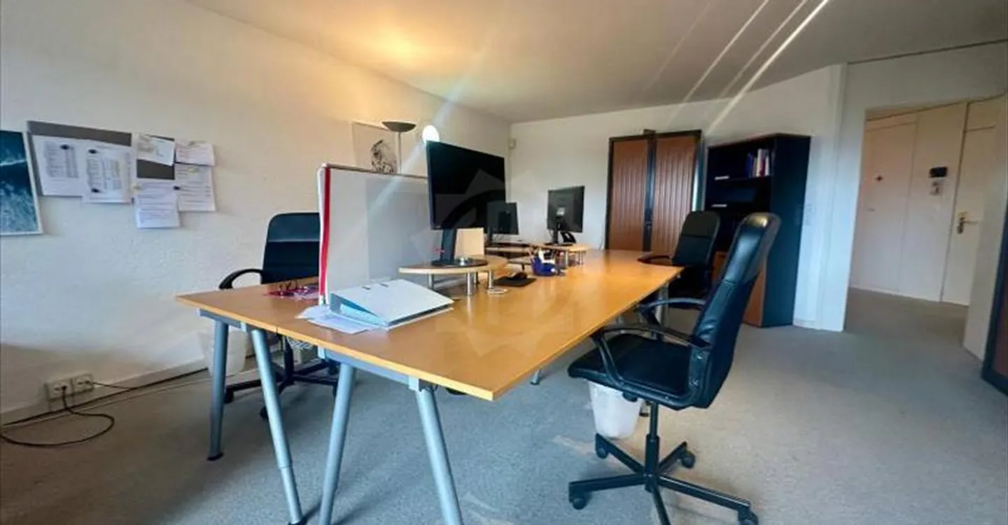 Office space for rent - Photo 7 of 12