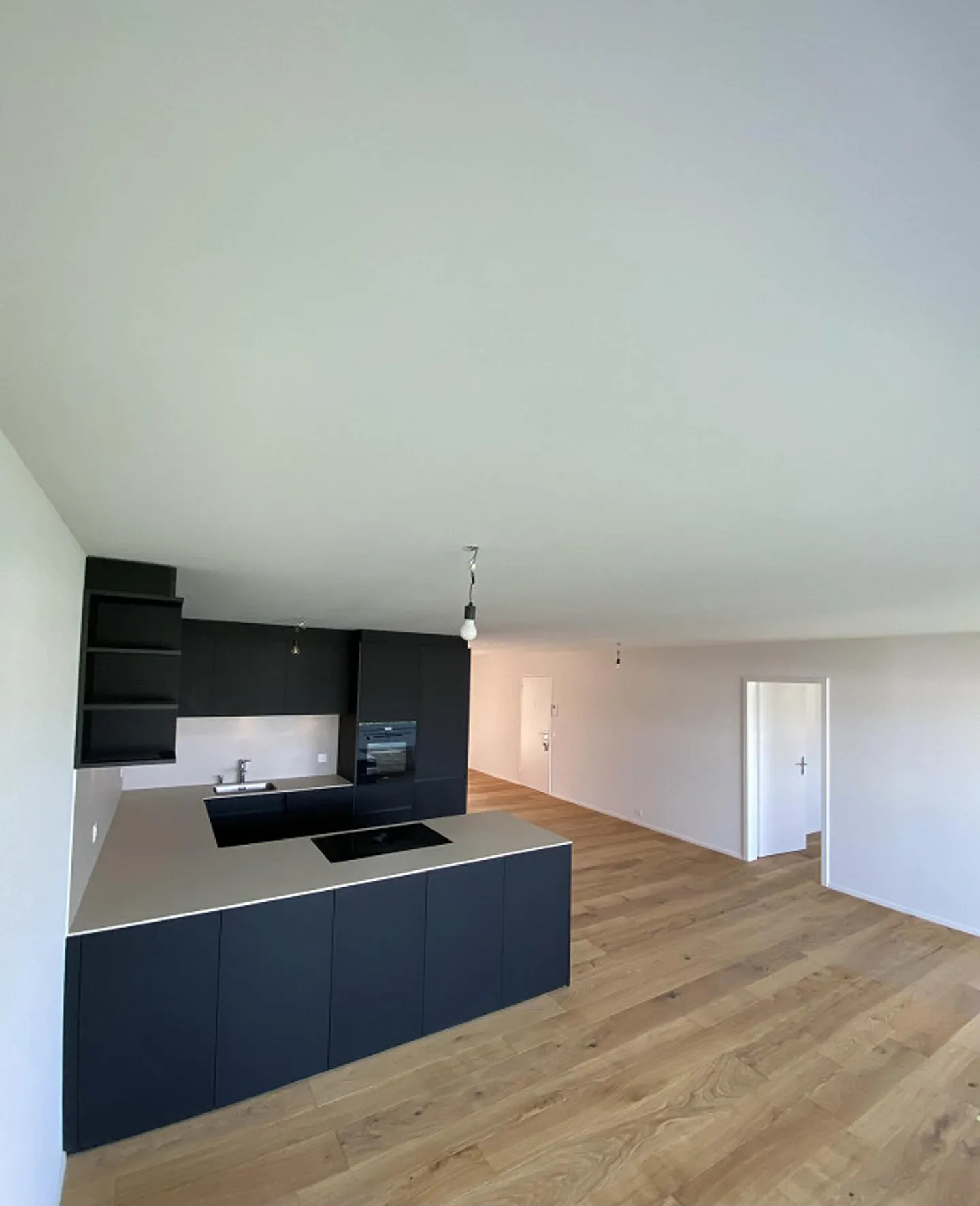 Quiet and modern 4.5-room apartment with panoramic view & south balcony - Photo 13 of 19