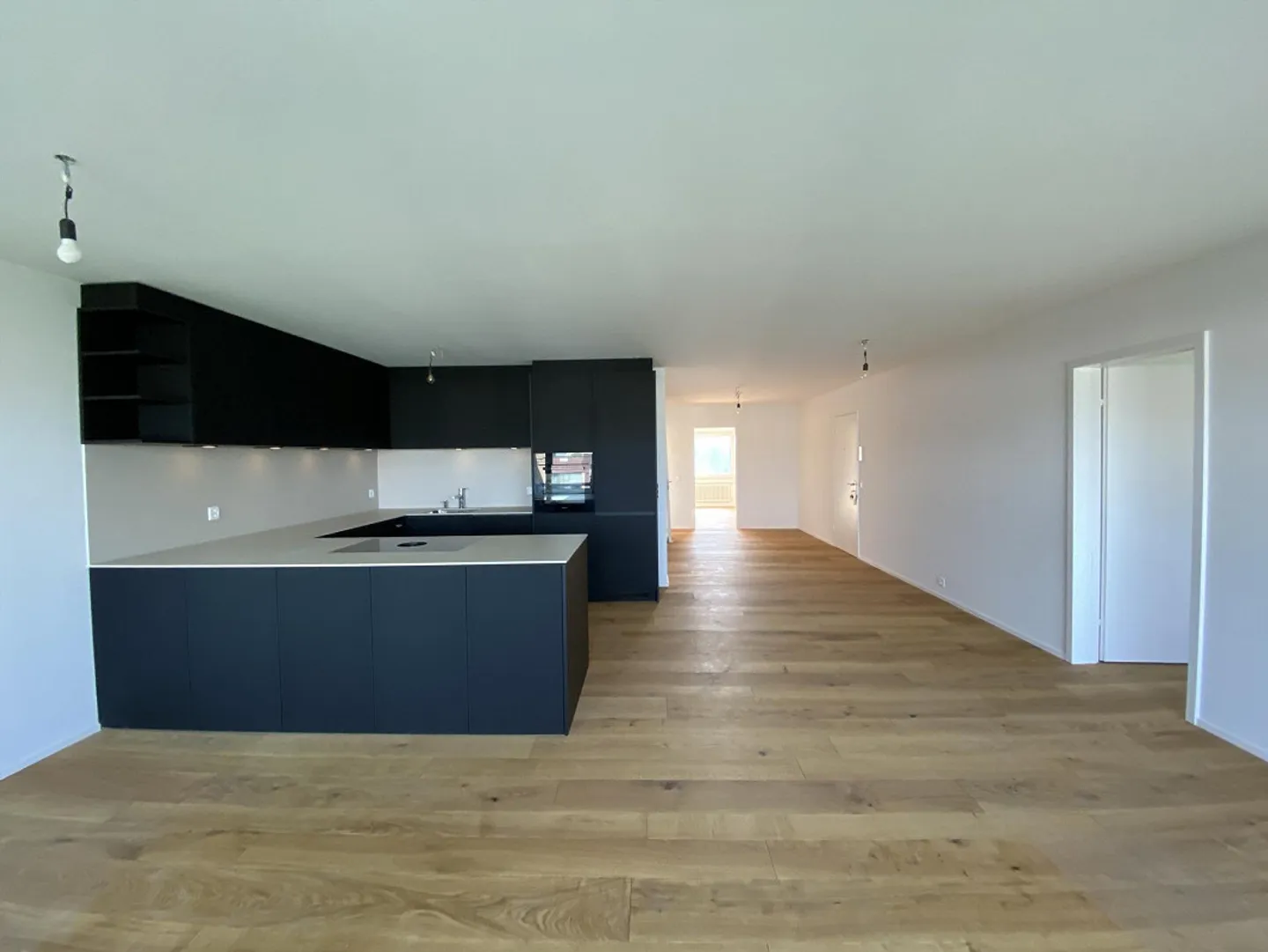 Quiet and modern 4.5-room apartment with panoramic view & south balcony - Photo 14 of 19