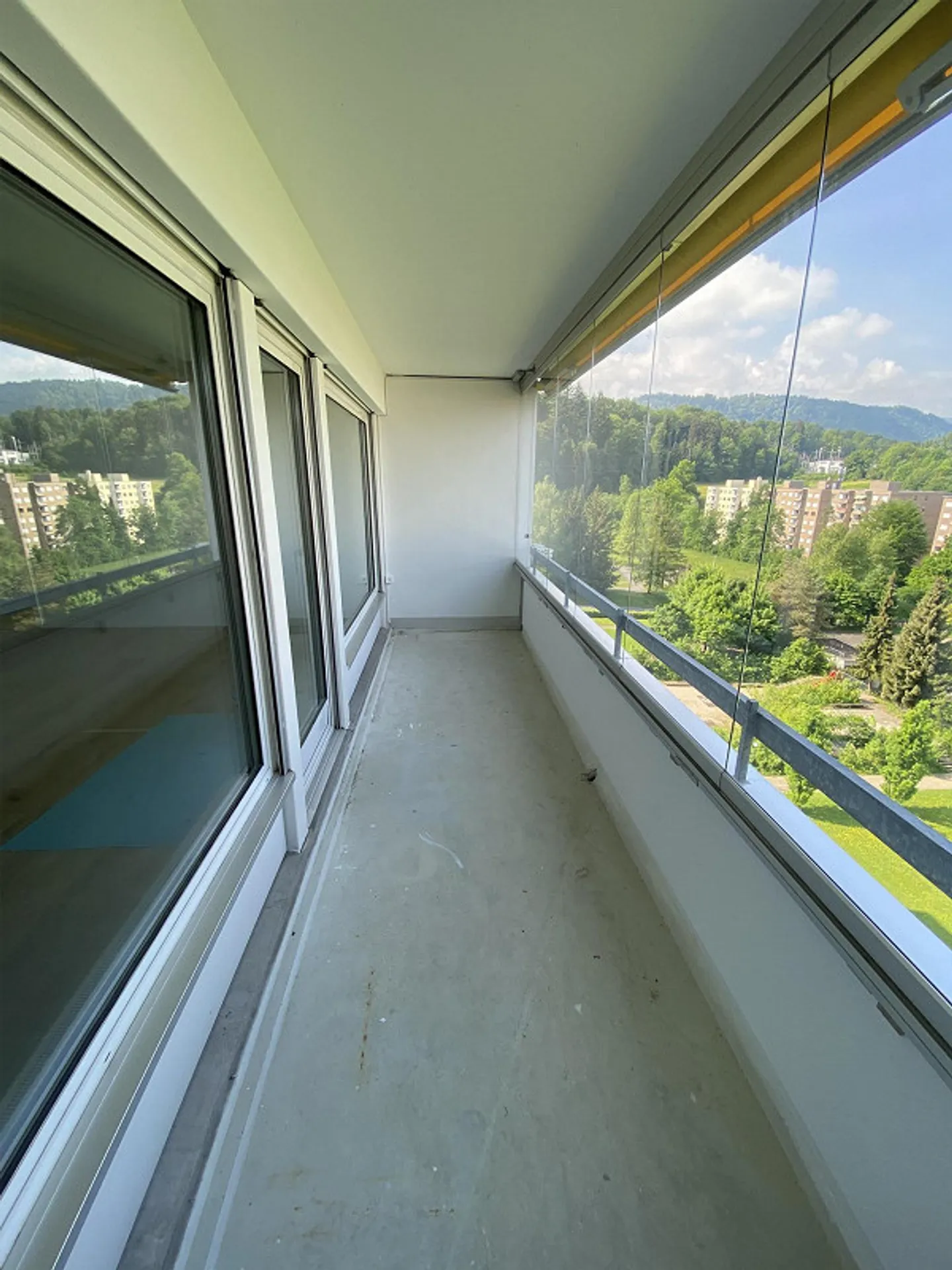 Quiet and modern 4.5-room apartment with panoramic view & south balcony - Photo 15 of 19