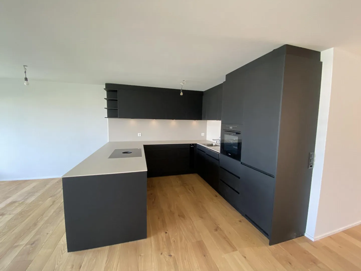 Quiet and modern 4.5-room apartment with panoramic view & south balcony - Photo 12 of 19