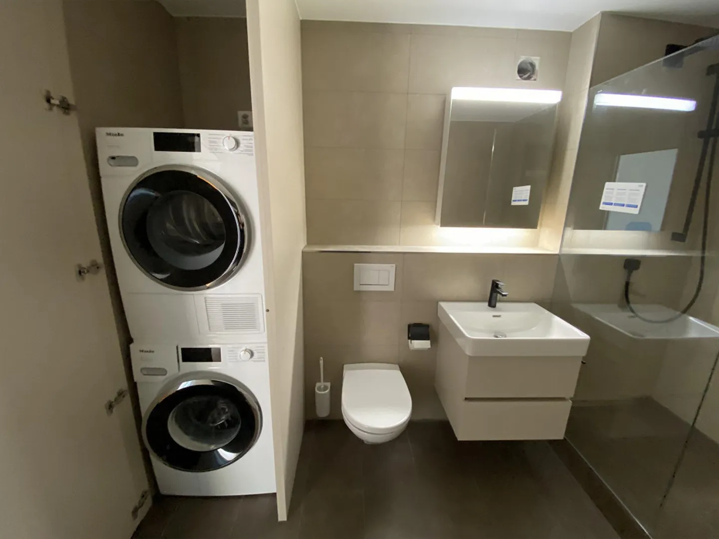 Quiet and modern 4.5-room apartment with panoramic view & south balcony - Photo 17 of 19