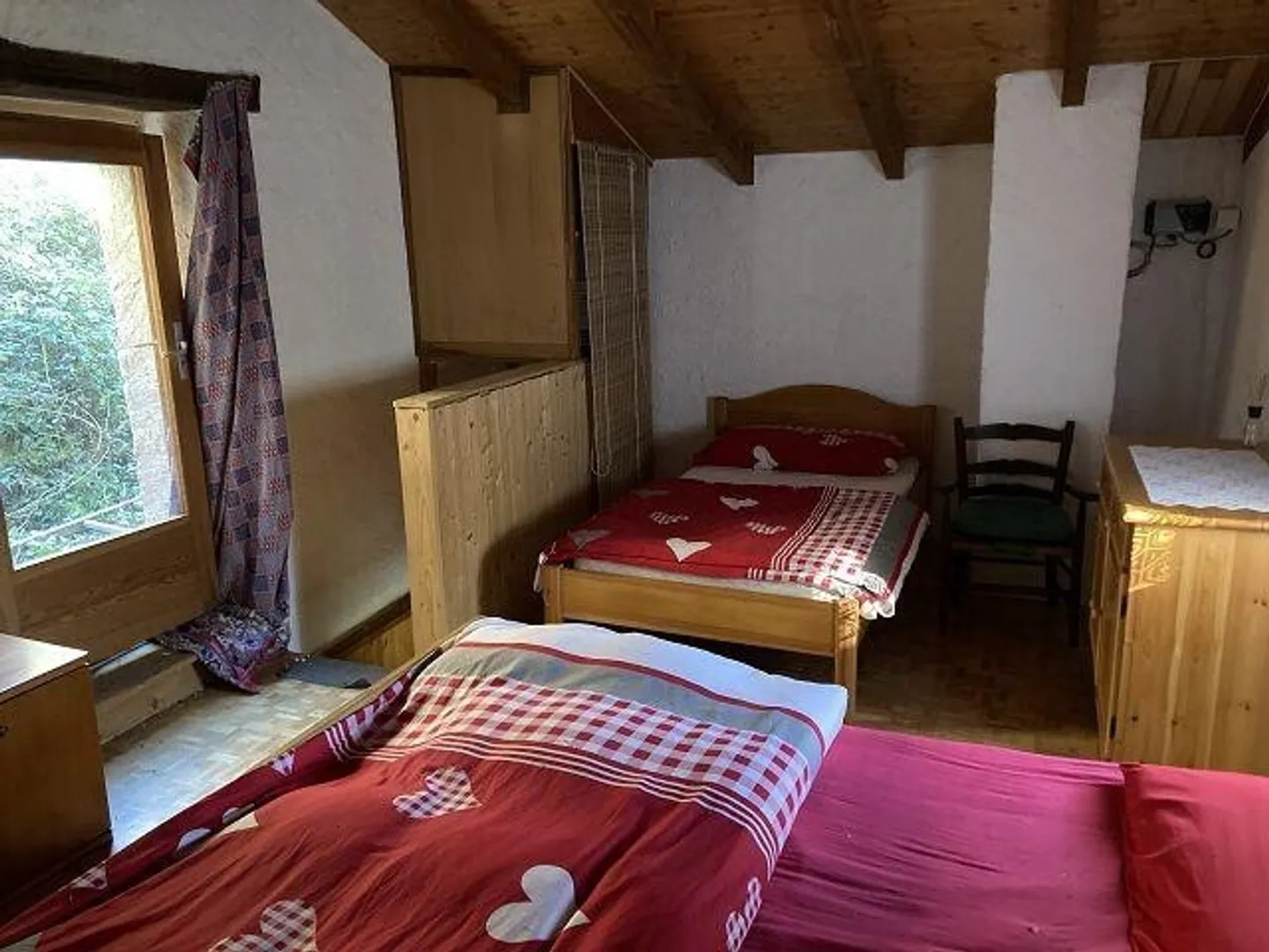 Idyllic Rustic Village Retreat - Photo 8 of 12