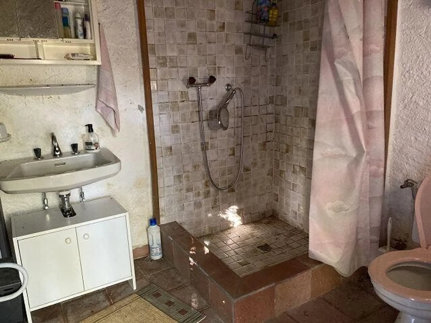 Idyllic Rustic Village Retreat - Photo 10 of 12