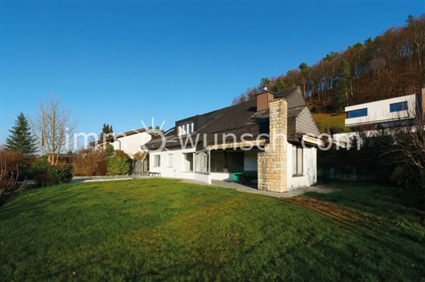 Ampia casa unifamiliare di 5 ½ locali con piscina e grande area giardino - Foto 1 di 12