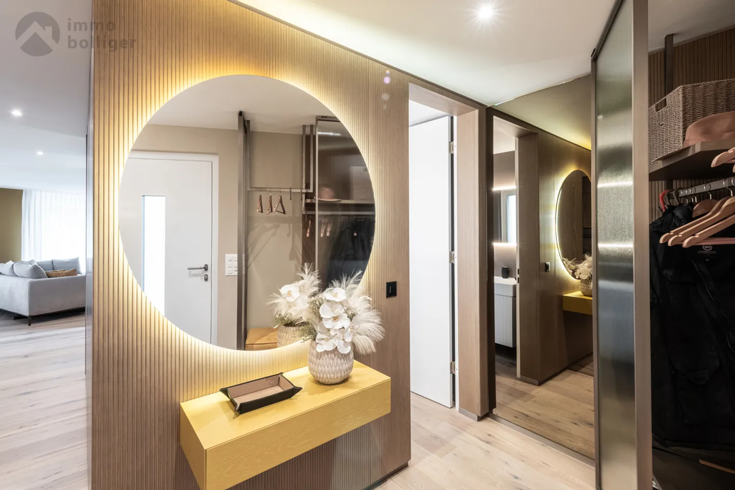 Einzigartiges Design, exklusiver Komfort und Ausblick in die Natur - Foto 1 von 10
