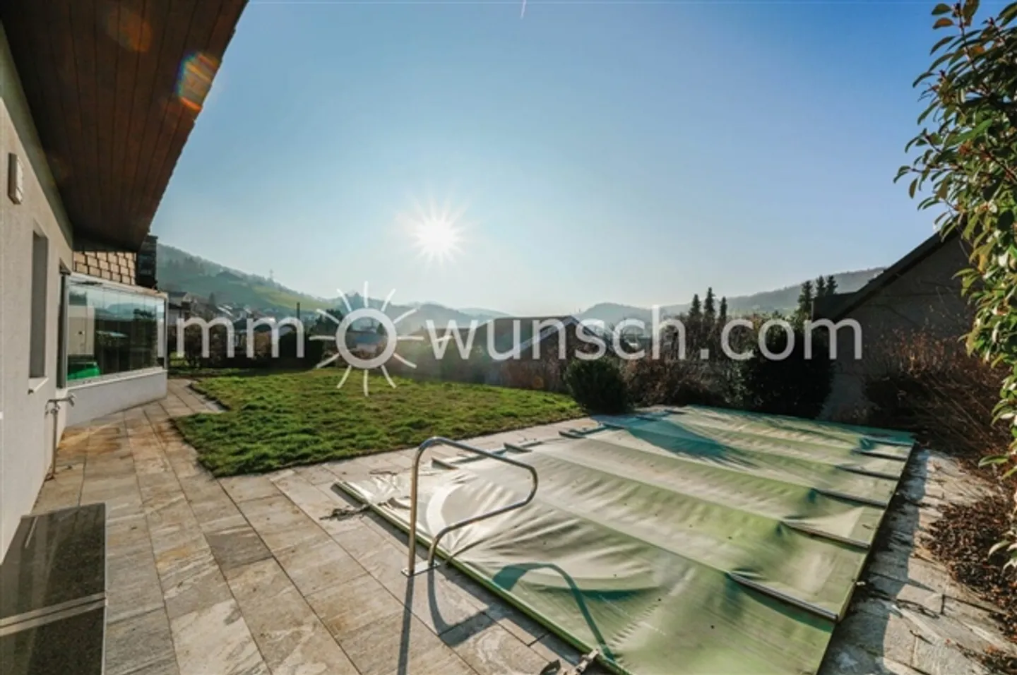 Ampia casa unifamiliare di 5 ½ locali con piscina e grande area giardino - Foto 2 di 12