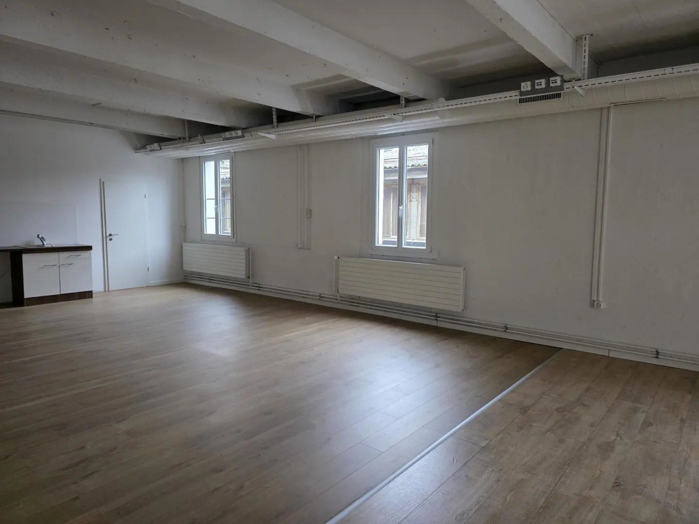 Office of 163 m2 in the Flon District - Photo 2 of 2
