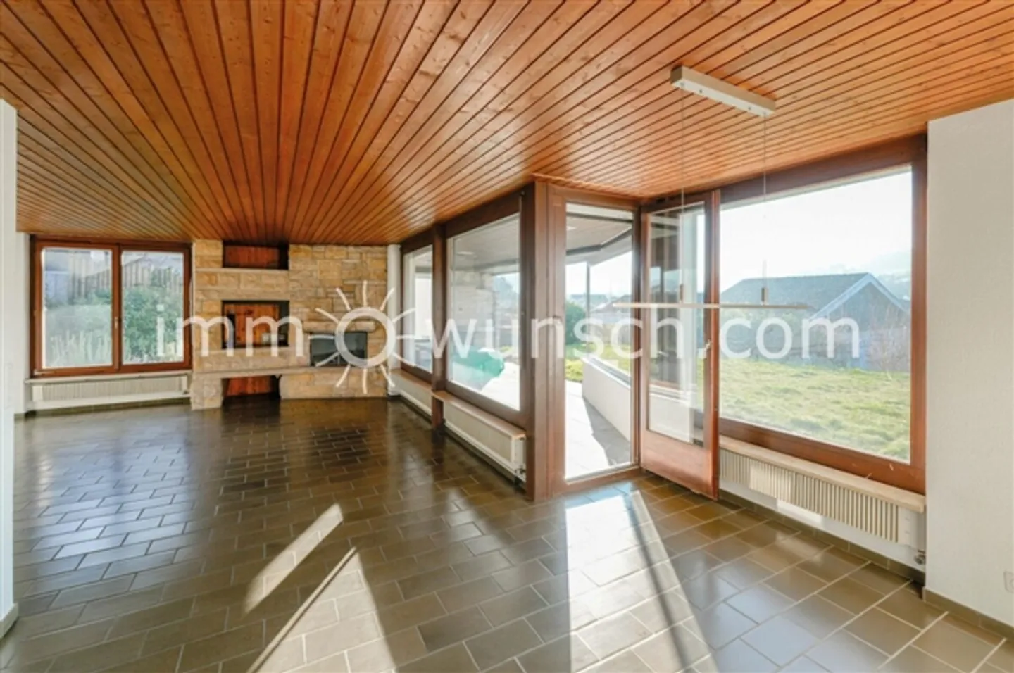 Ampia casa unifamiliare di 5 ½ locali con piscina e grande area giardino - Foto 4 di 12