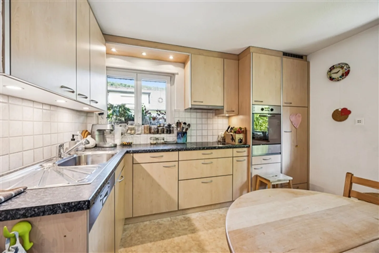 Maison familiale avec grand paradis de jardin - Photo 3 sur 13