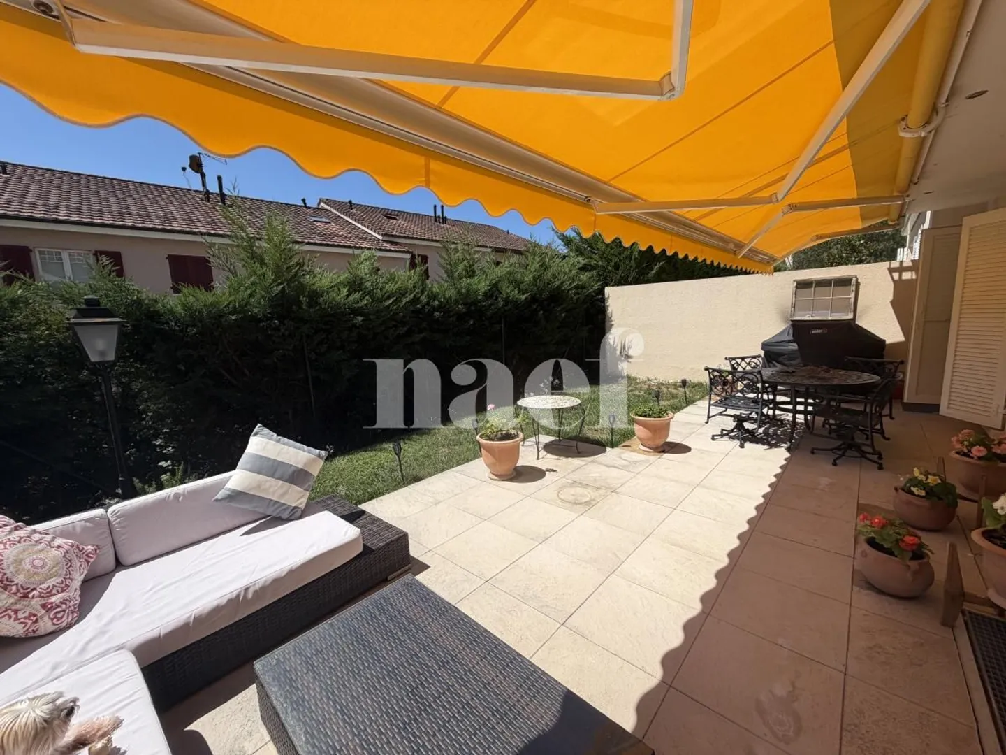 Beautiful 6.5-room adjoining villa with garden - Photo 2 of 13