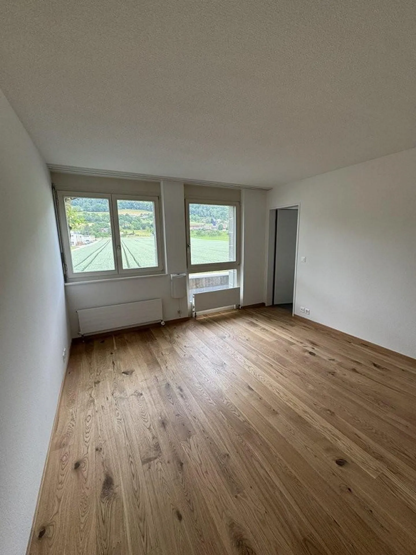 High-quality renovated 5.5-room apartment in a family-friendly location - Photo 7 of 12