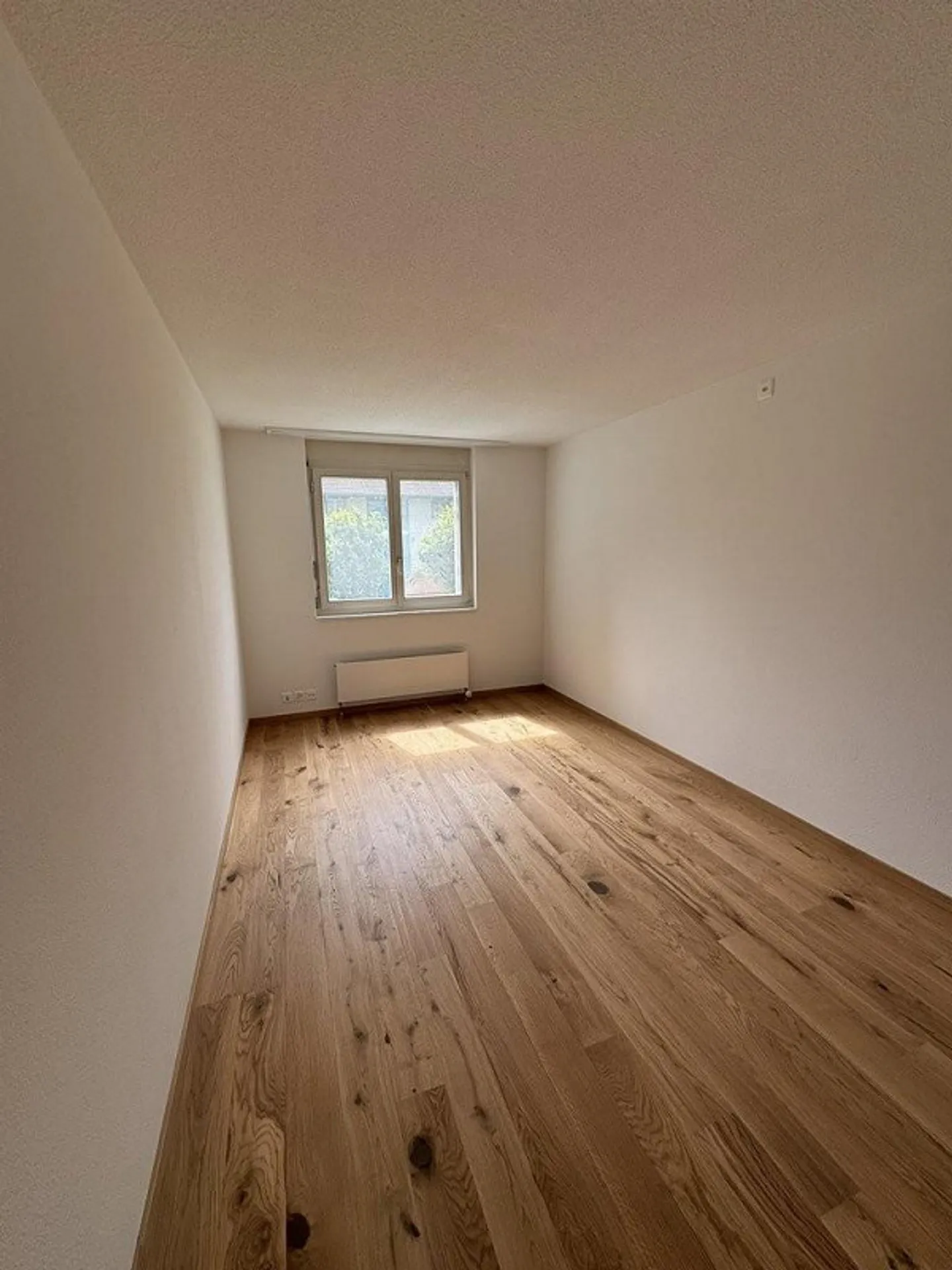 High-quality renovated 5.5-room apartment in a family-friendly location - Photo 8 of 12