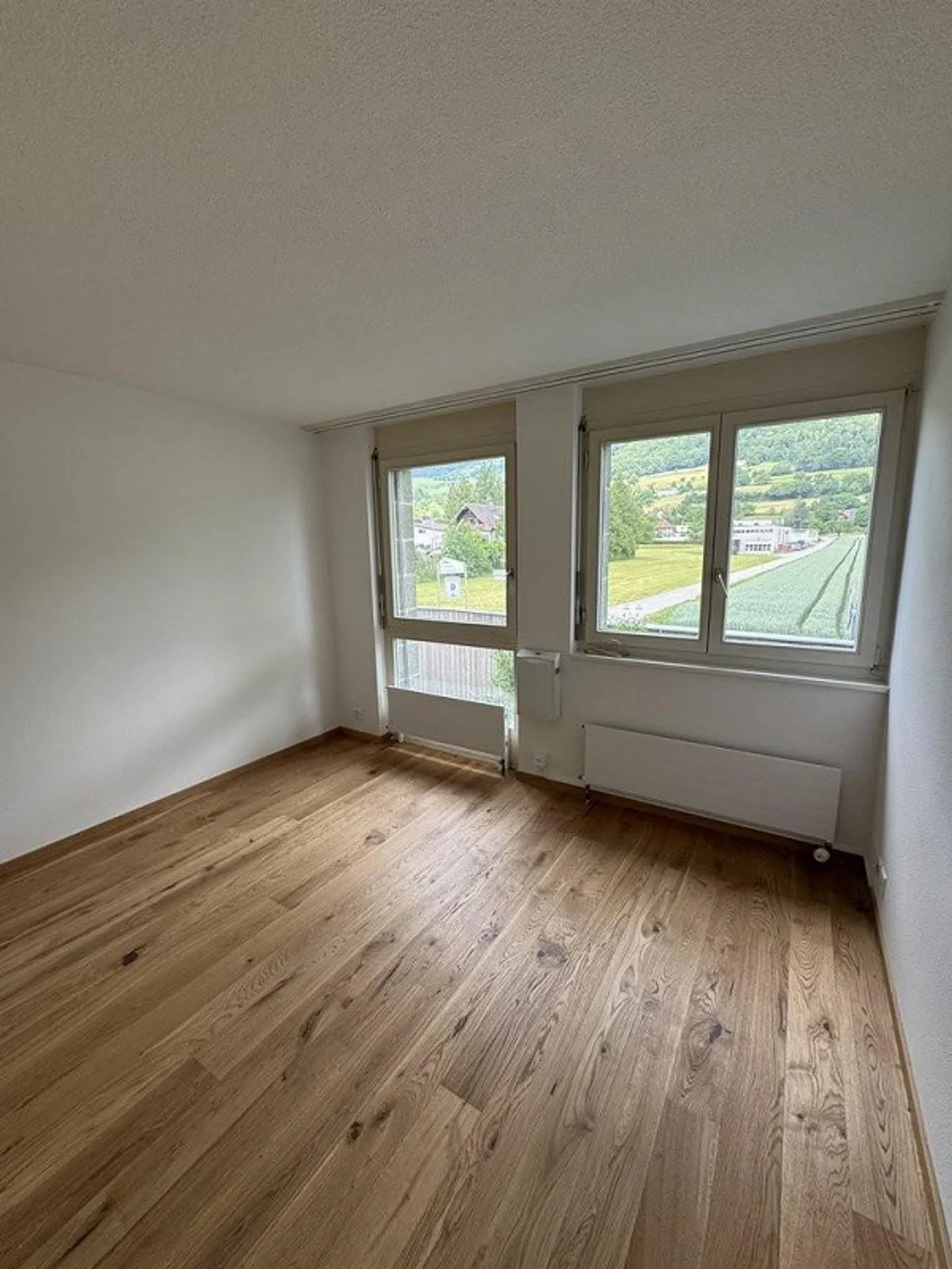 High-quality renovated 5.5-room apartment in a family-friendly location - Photo 10 of 12