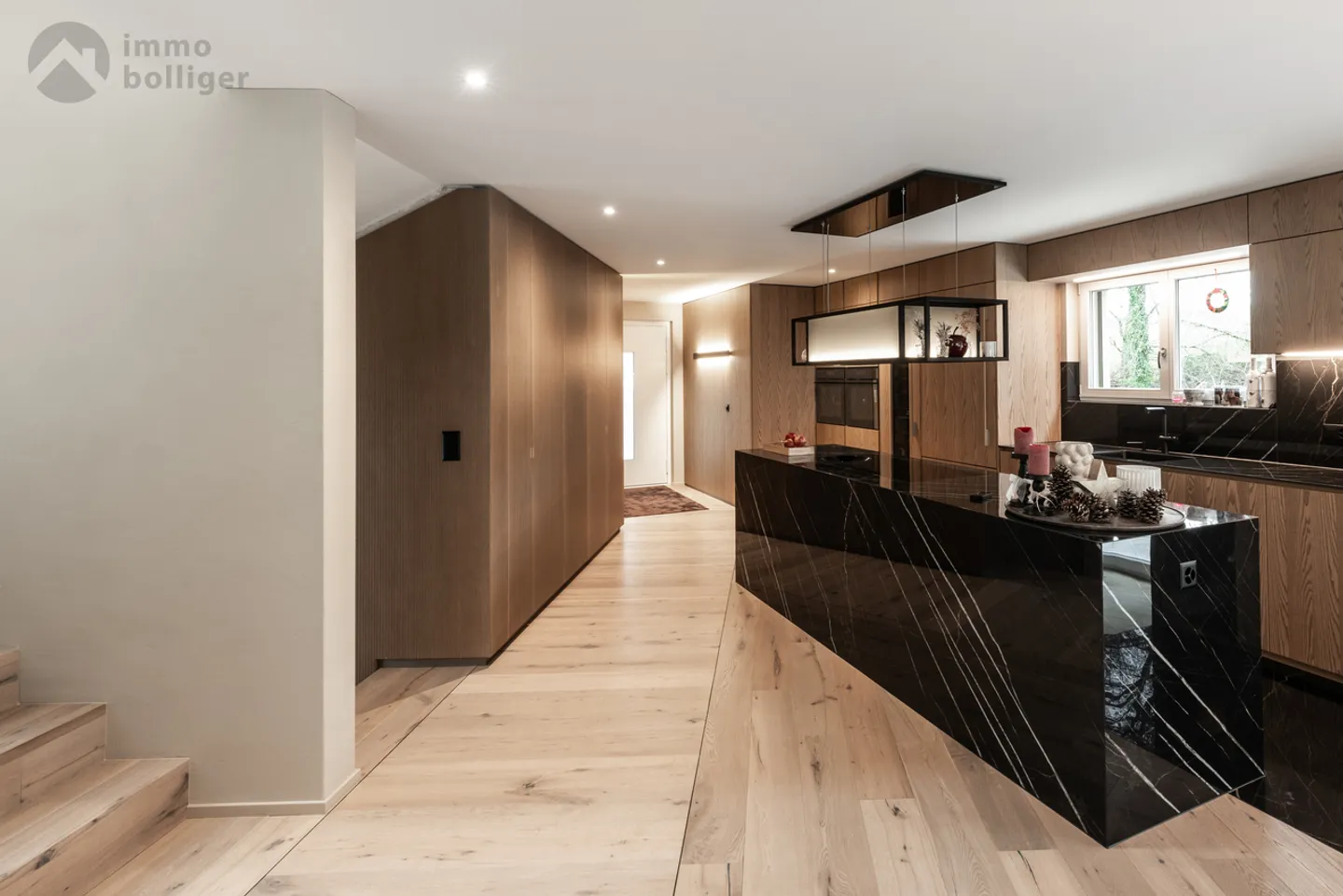 Einzigartiges Design, exklusiver Komfort und Ausblick in die Natur - Foto 3 von 10