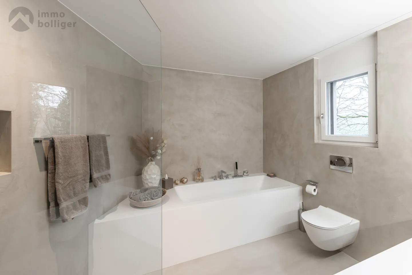 Einzigartiges Design, exklusiver Komfort und Ausblick in die Natur - Foto 5 von 10