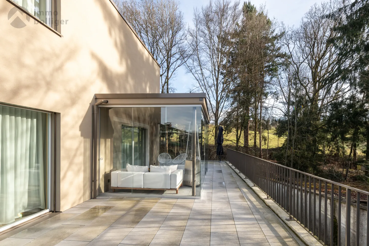 Einzigartiges Design, exklusiver Komfort und Ausblick in die Natur - Foto 6 von 10