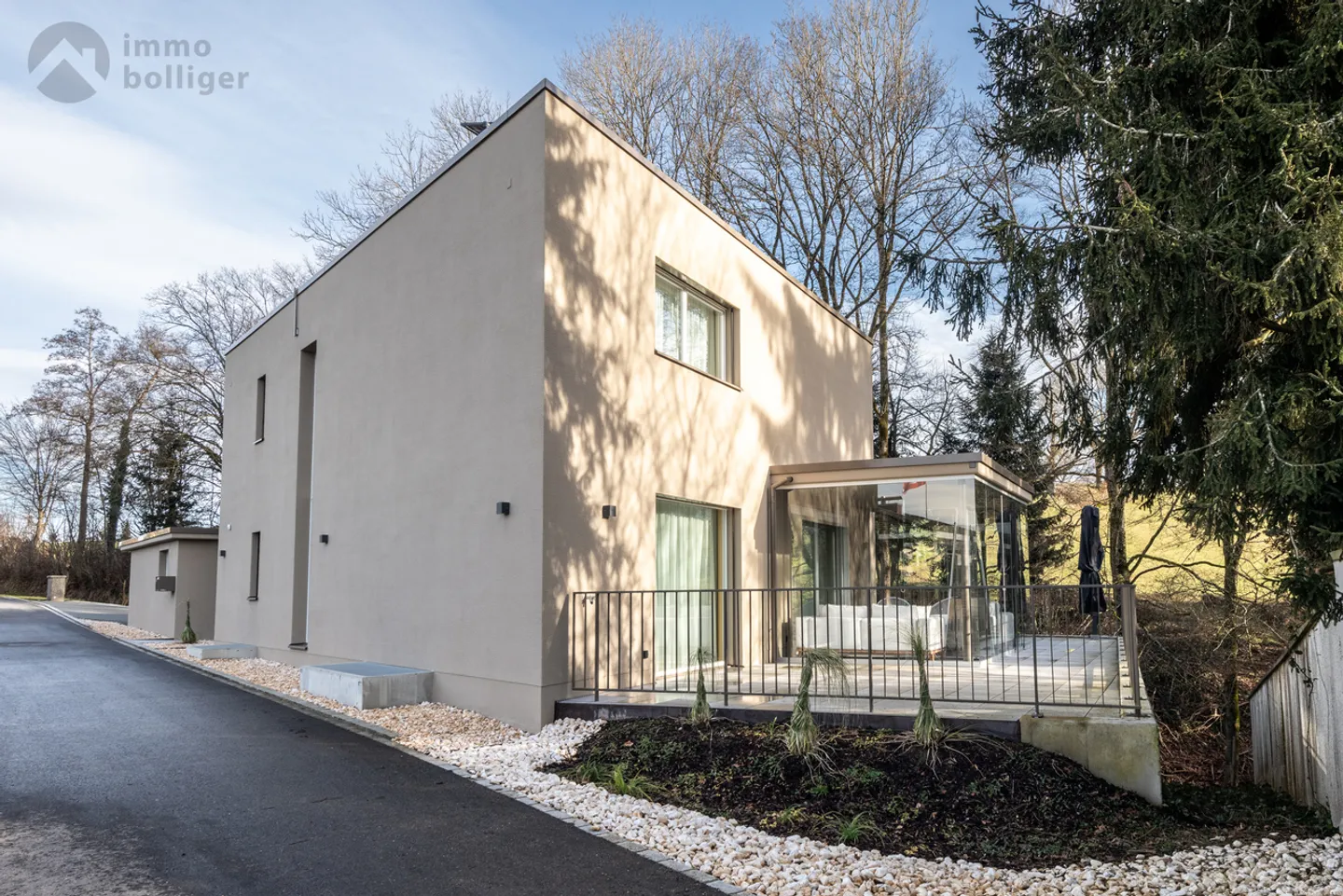 Einzigartiges Design, exklusiver Komfort und Ausblick in die Natur - Foto 7 von 10