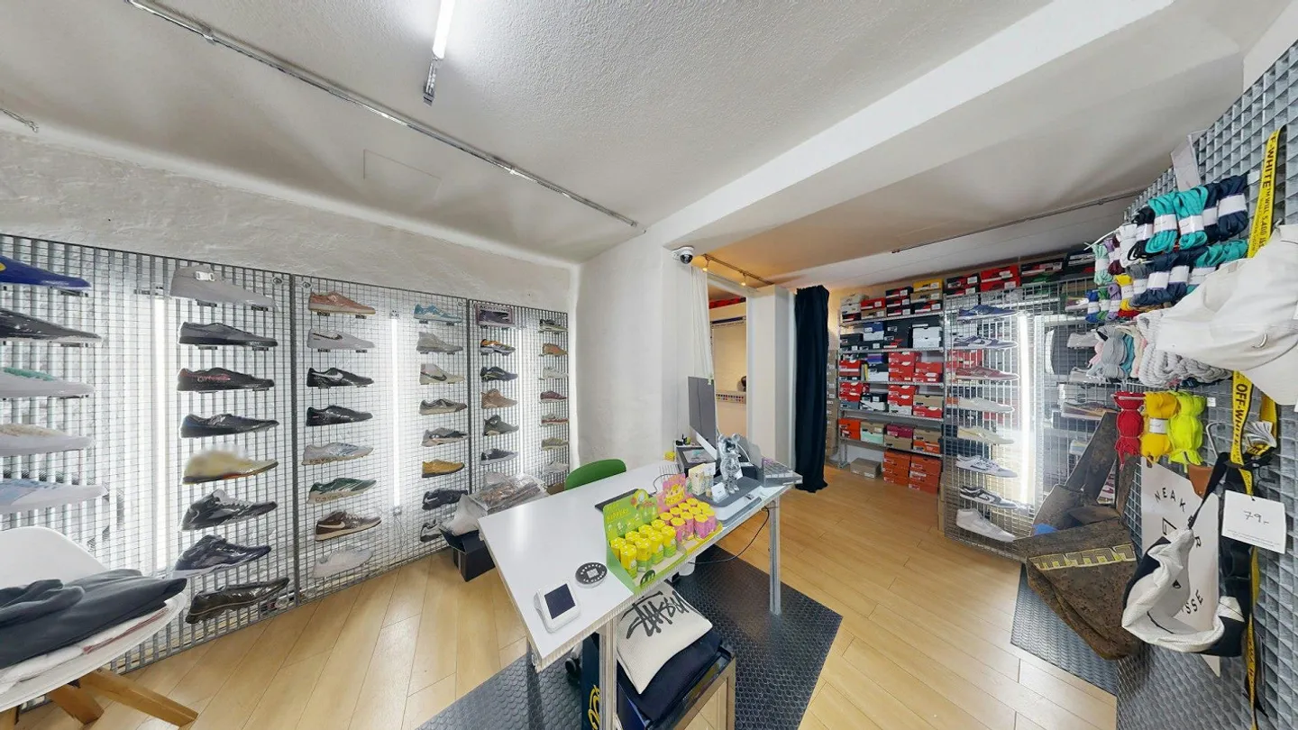 Charming retail space in the heart of Zurich's old town - Photo 8 of 13