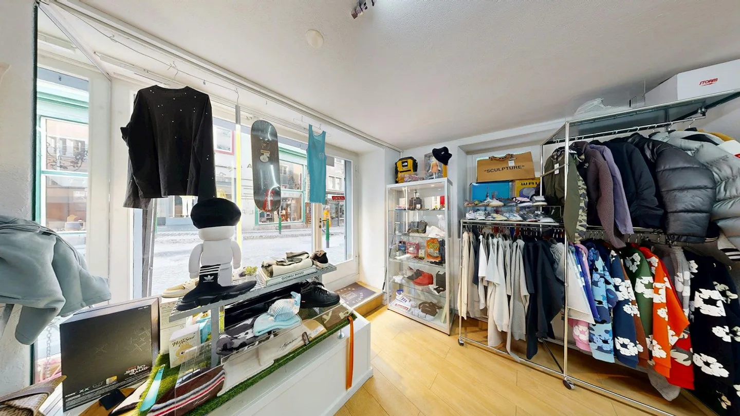 Charming retail space in the heart of Zurich's old town - Photo 3 of 13