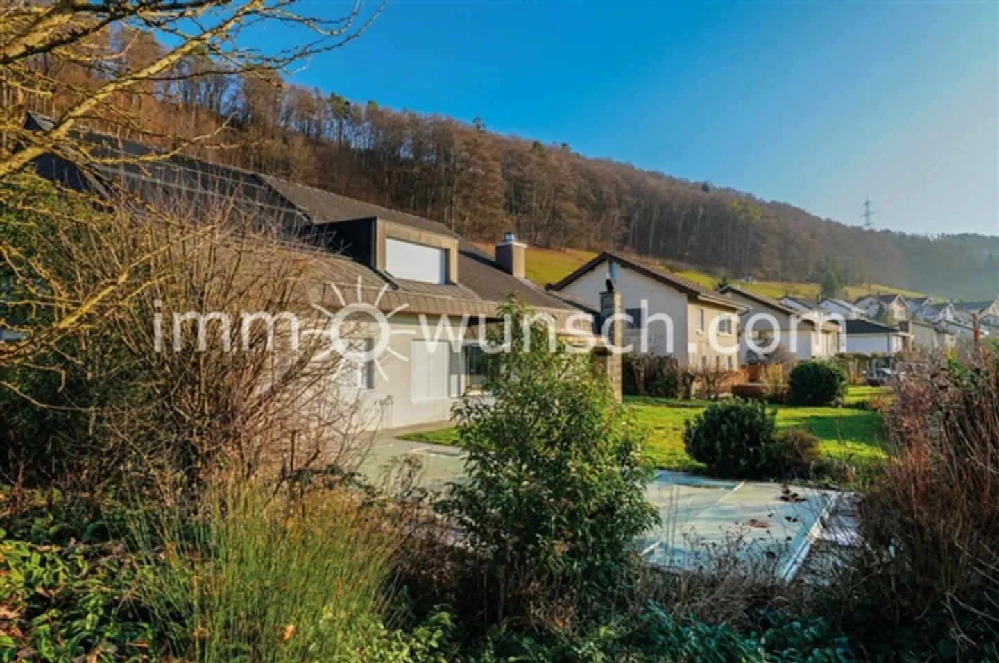 Ampia casa unifamiliare di 5 ½ locali con piscina e grande area giardino - Foto 11 di 12