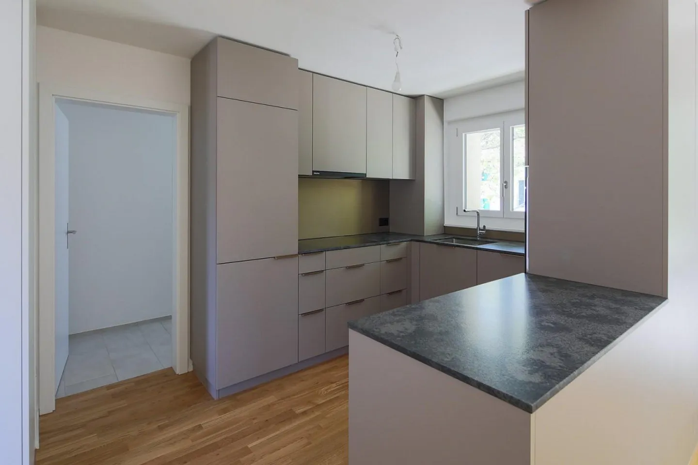 Exklusive Attika-Wohnung mit Terrasse - Foto 3 von 11