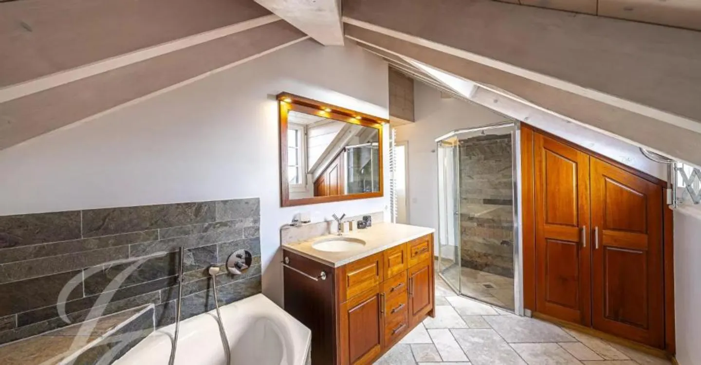 Magnifica proprietà di prestigio con piscina interna! - Foto 4 di 8