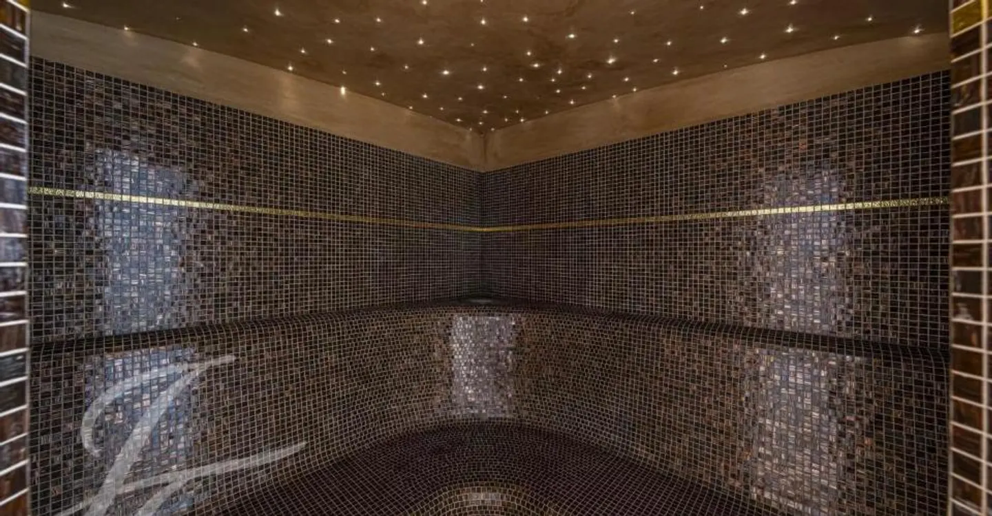 Magnifica proprietà di prestigio con piscina interna! - Foto 5 di 8