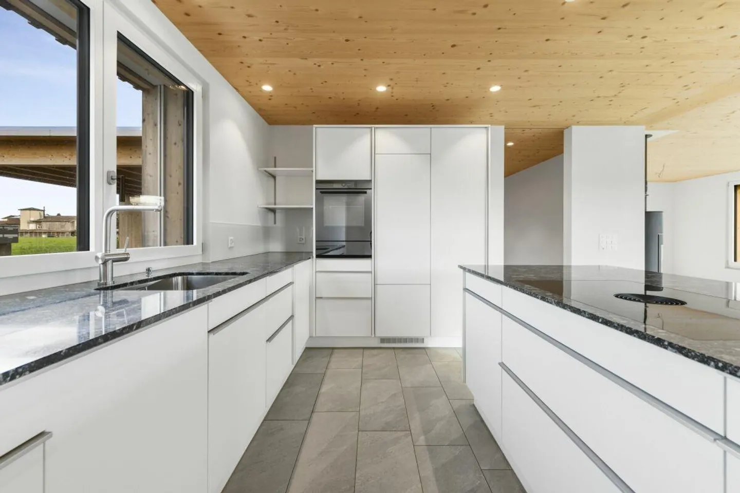 Modernes 6.5-Zimmer-Doppeleinfamilienhaus mit Gartenidylle und hochwertiger Ausstattung - Foto 3 von 30